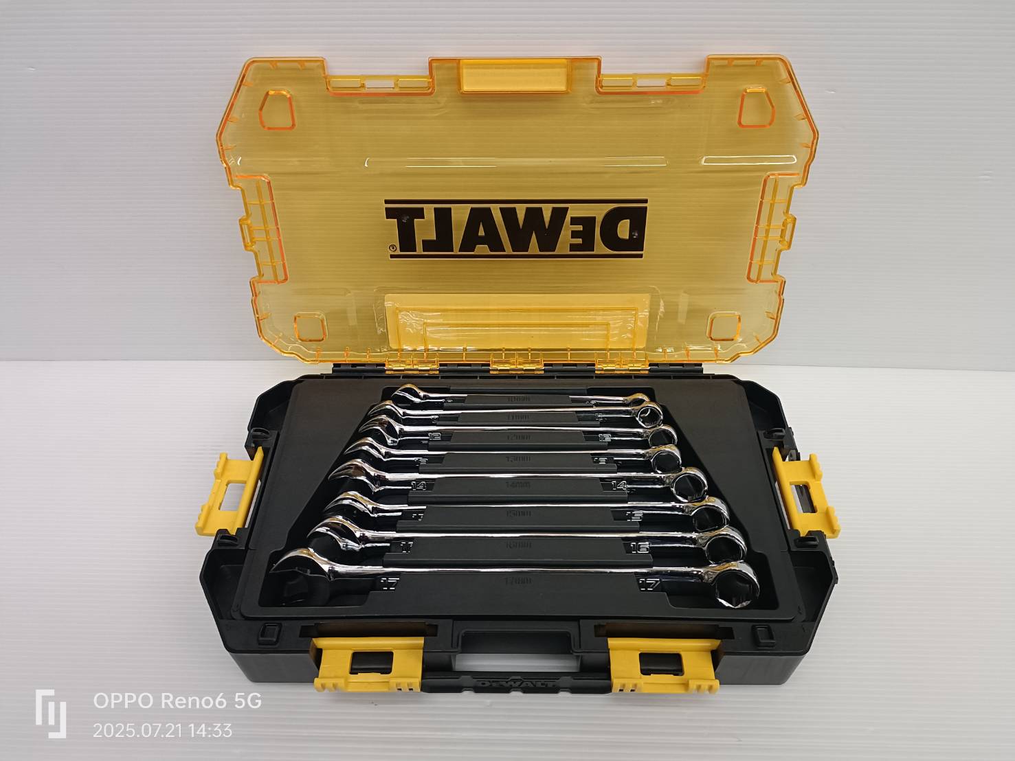 DEWALT ชุดประแจแหวนข้างฯ 8 ชิ้น 10-17 มม. รุ่น DWMT45426 กล่องใส มุมเอียง 15 องศา
