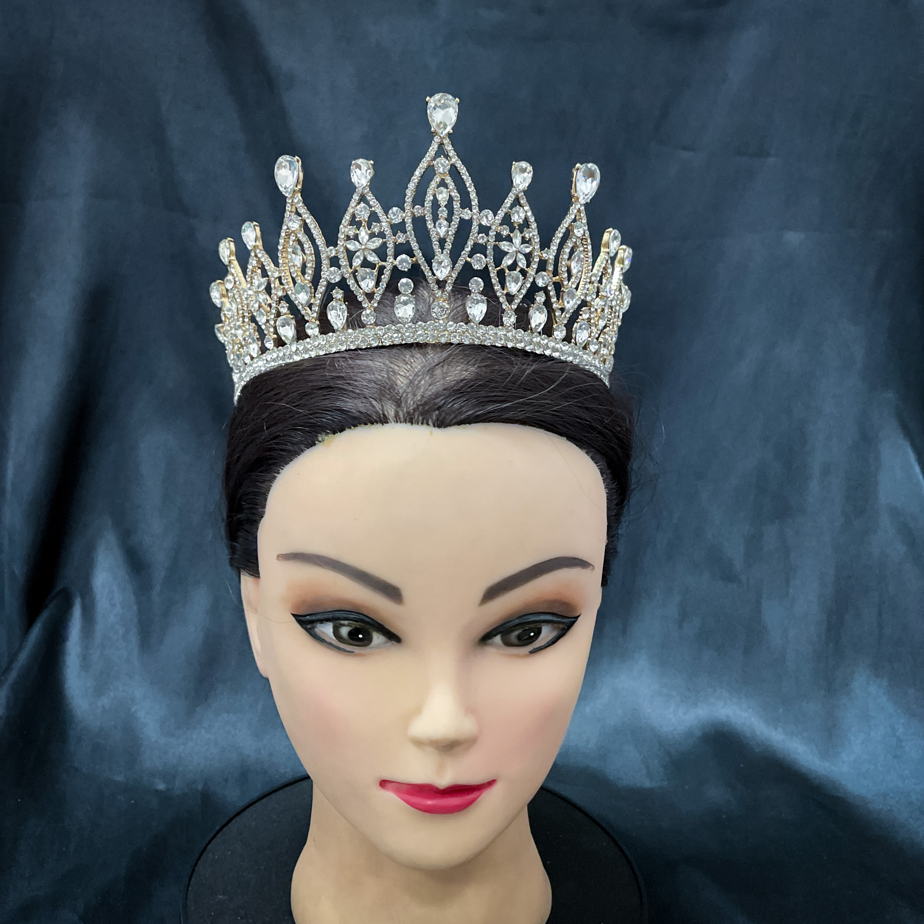 (พร้อมส่ง) เทียร่า 015 สีทอง มงกุฎนางงาม มงกุฎประกวด เทียร่าเจ้าสาว งานสวย ปราณีต QCเพชรทุกเม็ด สินค้าพร้อมส่งจากไทย