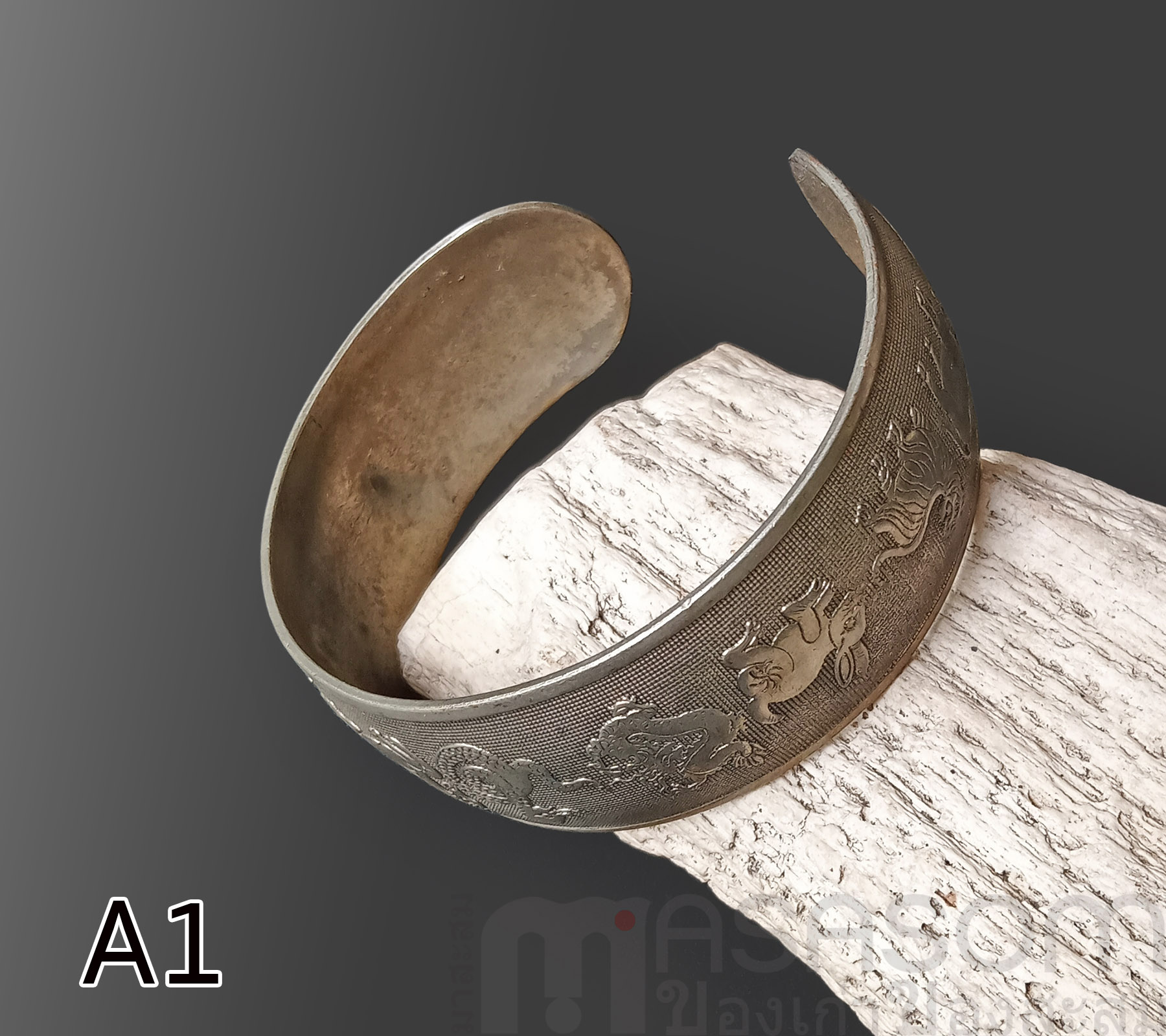 กำไล 12 นักษัตรทองเหลืองของเก่า