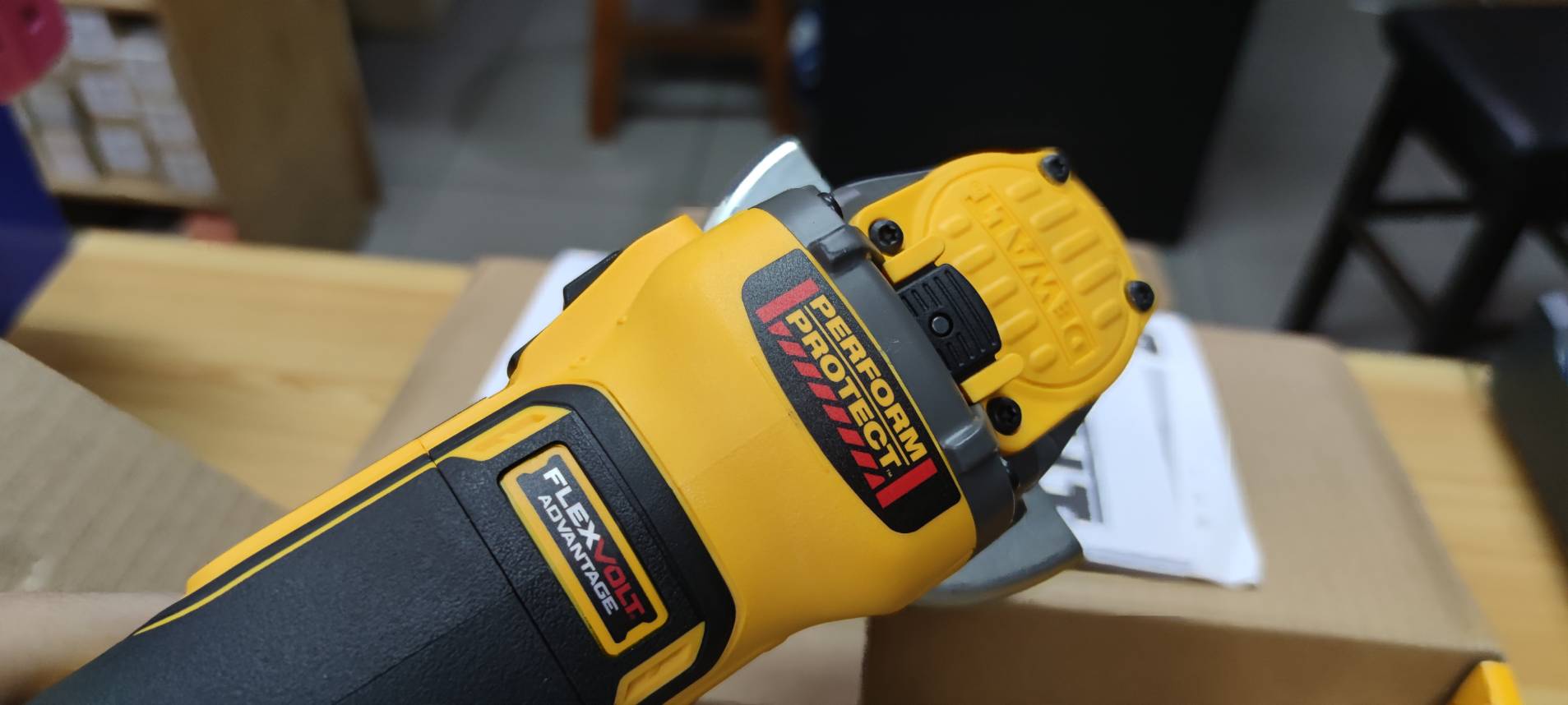 หินเจียรไร้สาย20V DCG409N-B1 DEWALT