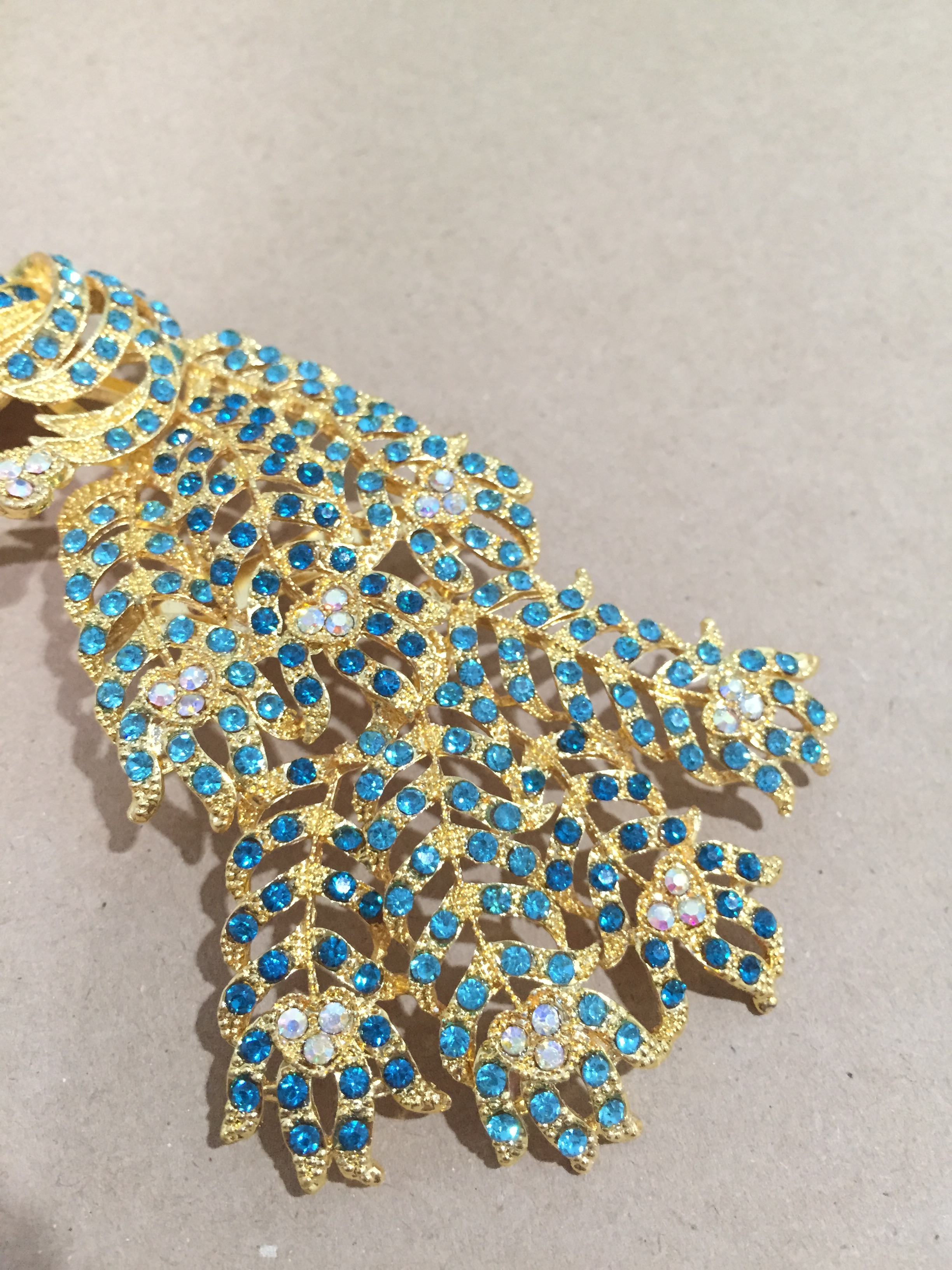 (พร้อมส่ง) เข็มกลัด 057