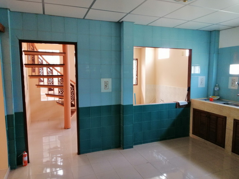 H1105บ้านแฝด 33.3ตร.วา ม.นันทวัน8 ติดถนนเลียบวารีซอย67 เขตหนองจอก ต่อเติมเป็น 2 ชั้น 3นอน 2น้ำ บ้านรีโนเวทแล้ว สภาพใหม่