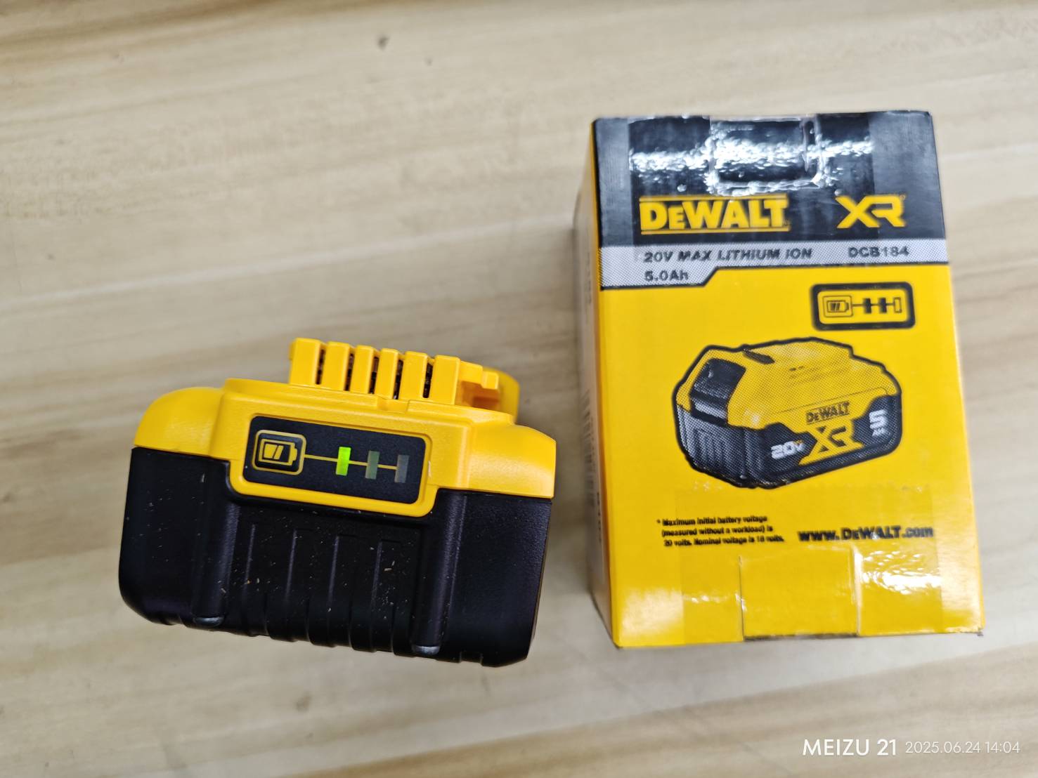 แบตเตอรี่ 20V / 5.0Ah DCB184 DEWALT