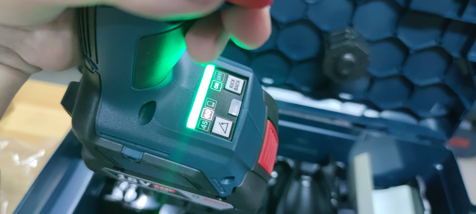 สว่านกระแทกไร้สาย GSB18V-150C BOSCH SOLO