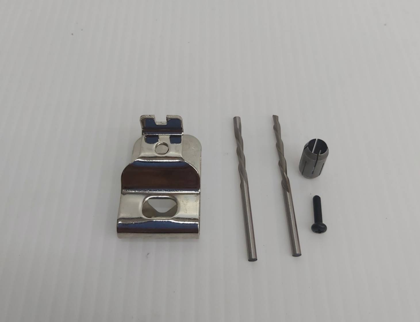 เครื่องเร้าเตอร์ตัดแผ่นฝ้าดรายวอลล์ 20V Max เฉพาะตัวเครื่อง รุ่น DCE555B DEWALT