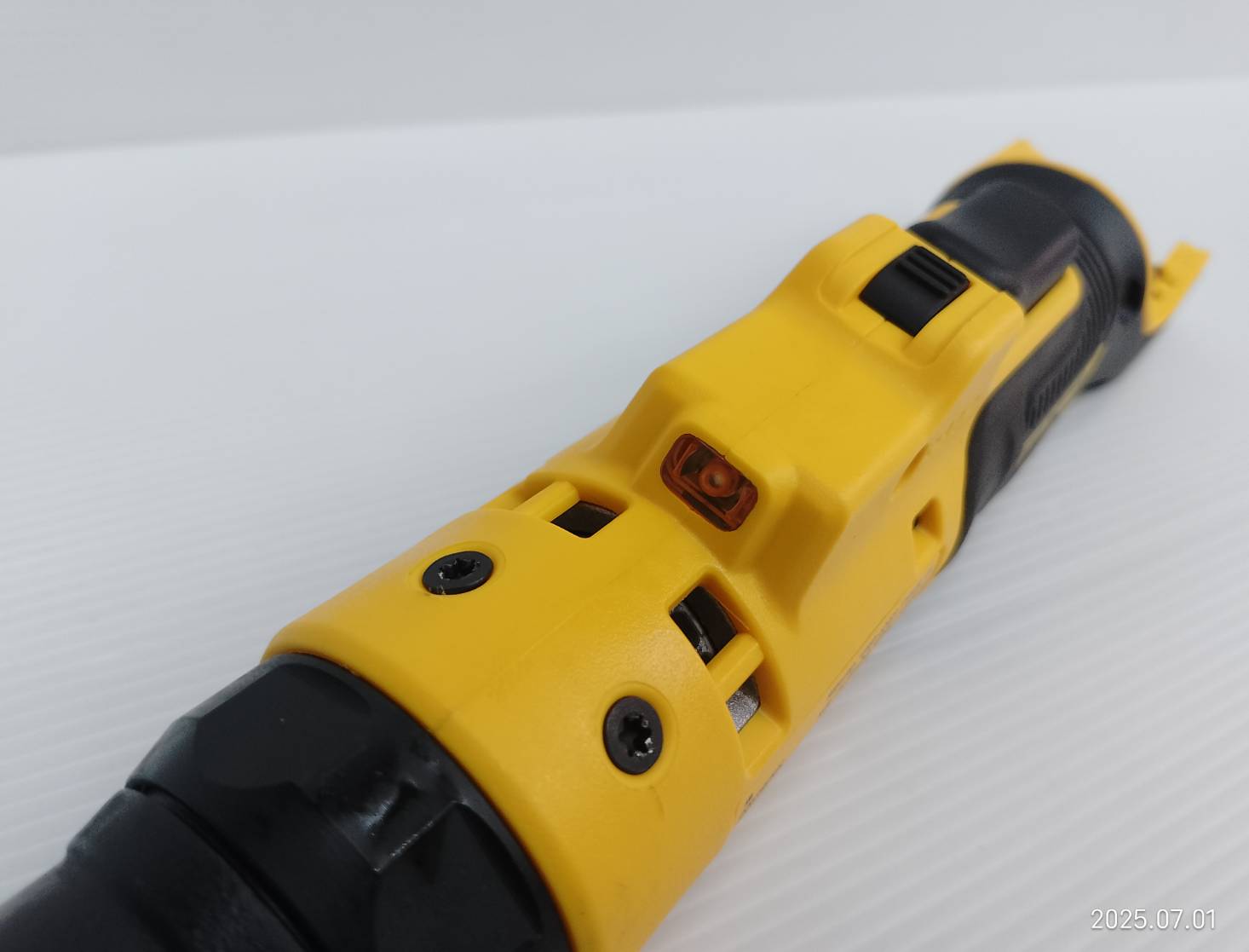 DEWALT ประแจบล็อก1/4-3/8 นิ้ว 12V DCF500N-XJ ด้ามสั้น (ตัวเปล่า)