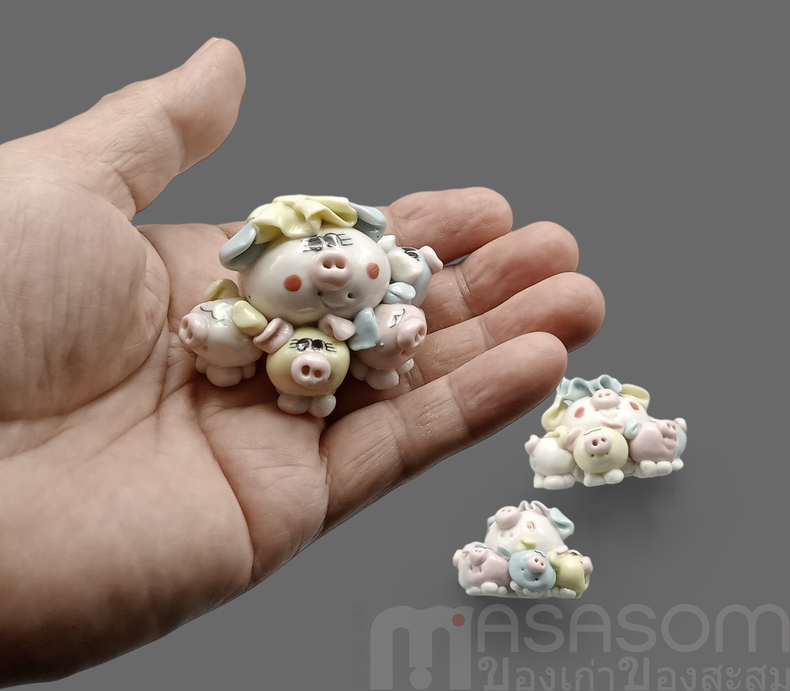 หมูครอบครัวเซรามิค