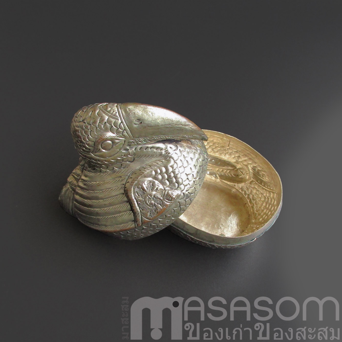 ตลับนกเงือกทองแดงกะไหล่เงิน