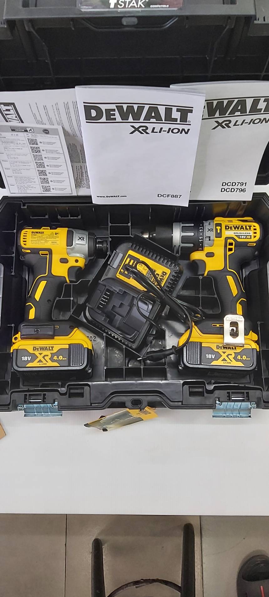 ชุดคอมโบ้ DCK266M2T-B1 DEWALT
