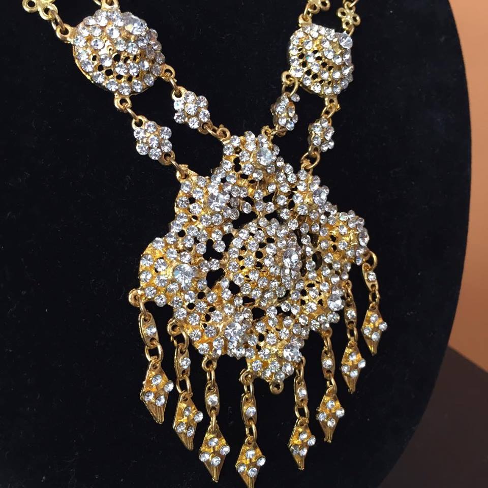 (พร้อมส่ง) เครื่องประดับไทยสร้อยคอ+ต่างหู 011 (มีตำหนิ)