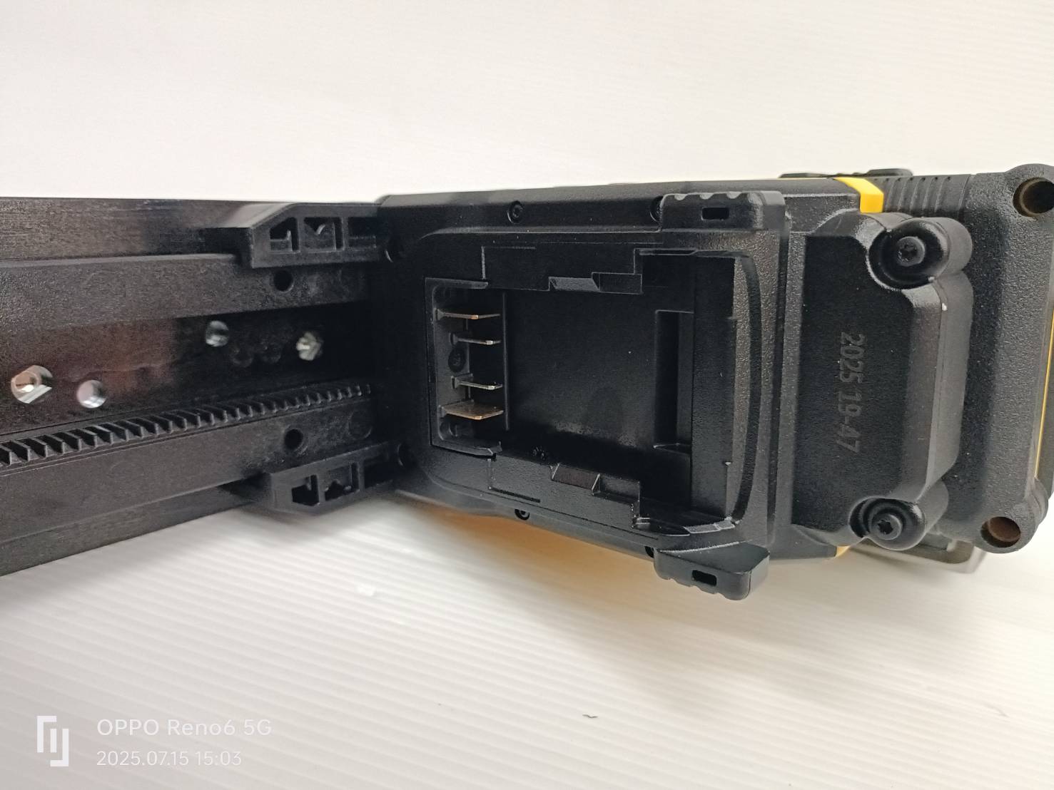 DEWALT รุ่น DCLE34035B-XJ เลเซอร์วัดระดับแบบ 3 เส้น 360 องศา 20V รุ่นรีโมทคอนโทรล