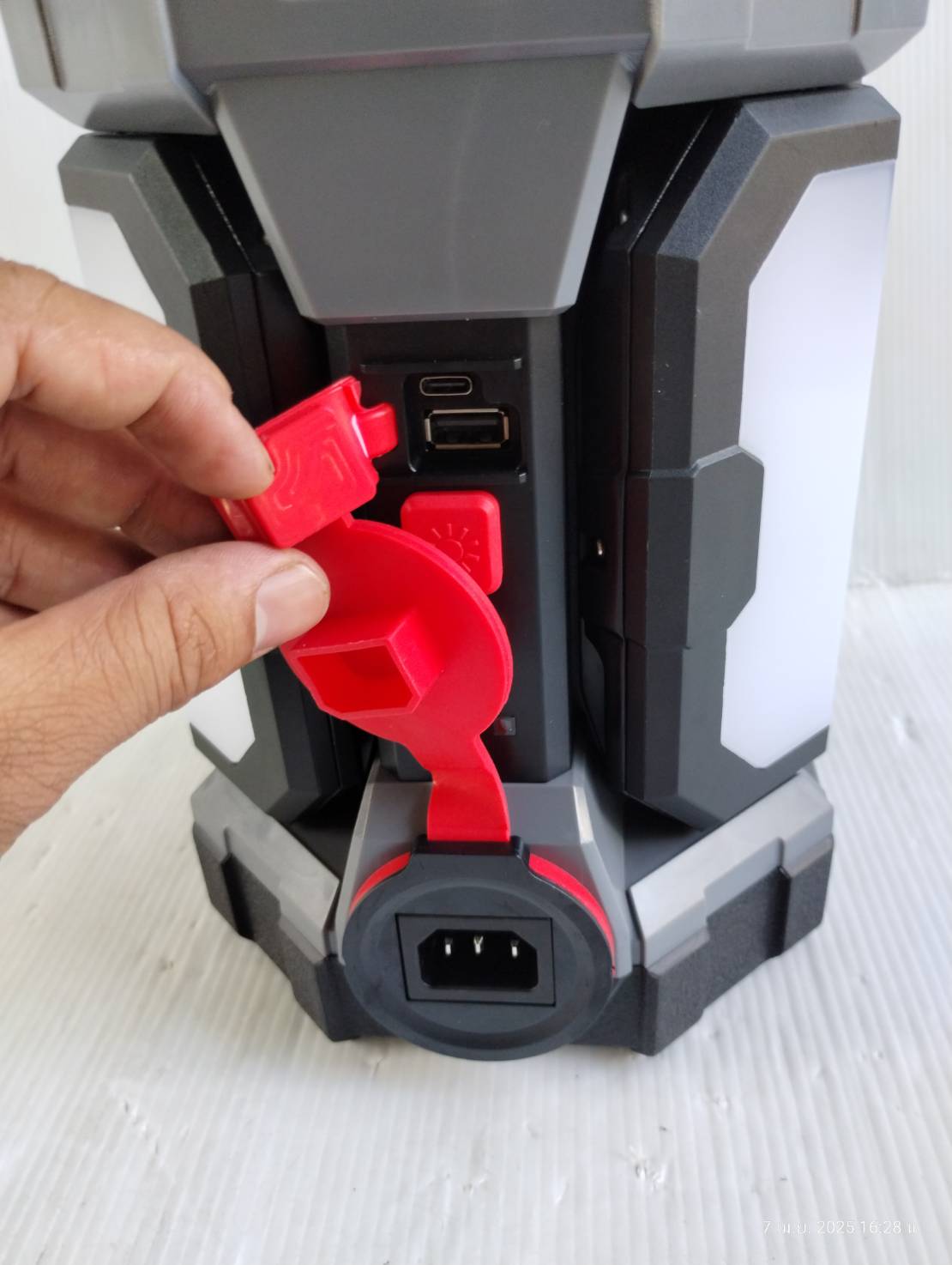 OSUKA ไฟส่องพื้นที่ 3 ขา LED 20V 2in1 OCL316-N (ตัวเปล่าพร้อมขาตั้ง)