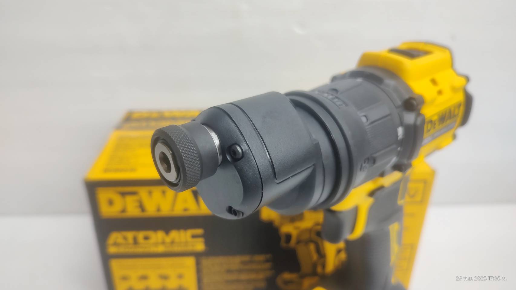 ไขควงติดตั้งไร้สาย (เปลี่ยนหัวได้ 4 หัว) DCD803B DEWALT