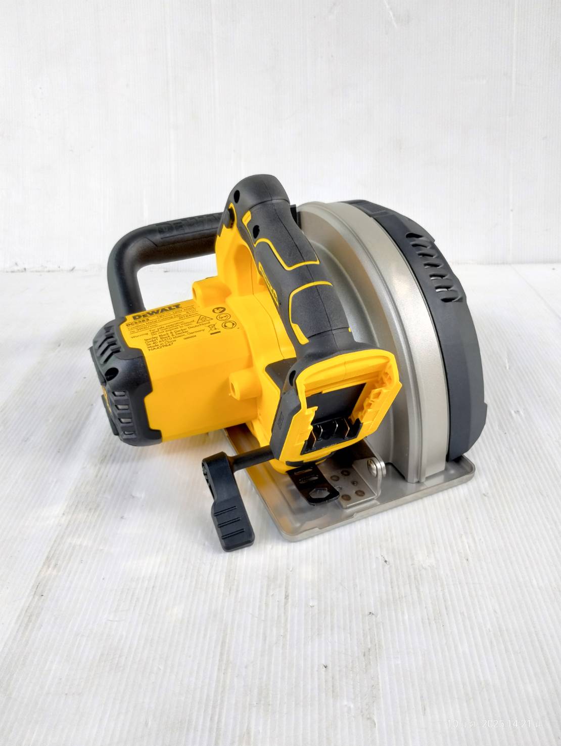 DEWALT รุ่น DCS383N-B1 เลื่อยวงเดือนตัดโลหะไร้สาย 20V Max XR ไร้แปรงถ่าน 7-1/4" (เฉพาะตัวเครื่อง)