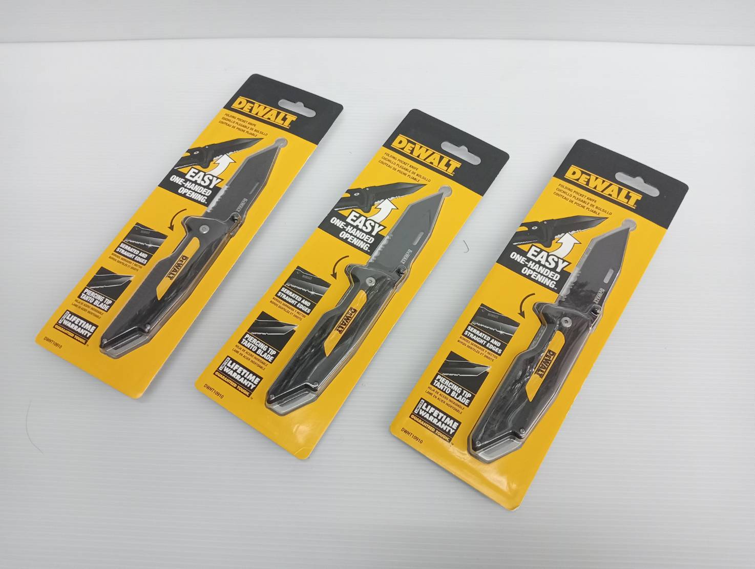 DEWALT มีดพับ easy open สีดำ รุ่น DWHT10910