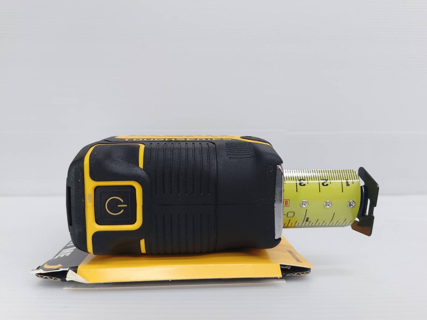 ตลับเมตร8เมตร DWHT35268S DEWALT (มีไฟLED)