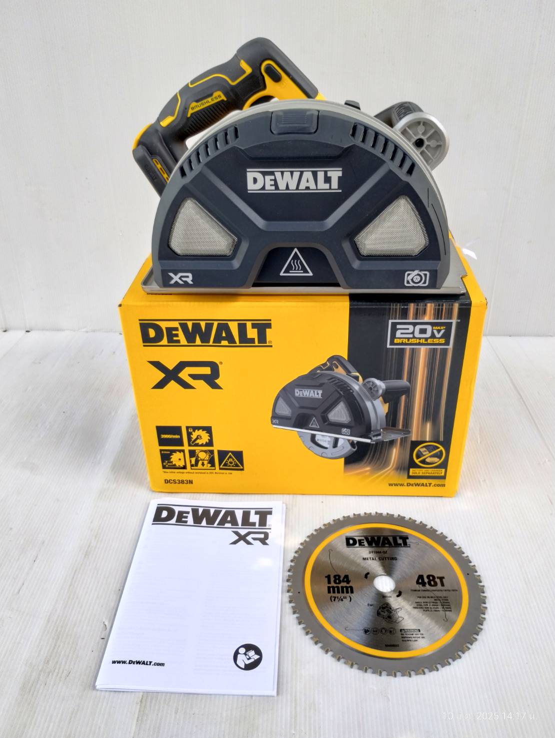 DEWALT รุ่น DCS383N-B1 เลื่อยวงเดือนตัดโลหะไร้สาย 20V Max XR ไร้แปรงถ่าน 7-1/4" (เฉพาะตัวเครื่อง)