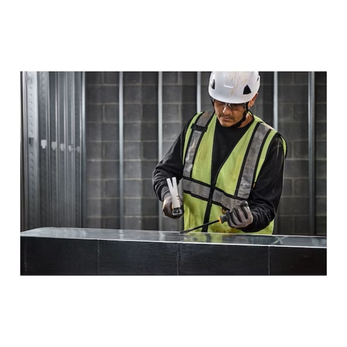 DEWALT TOUGHSERIES ไขควงรื้อถอน Strike Driver รุ่น DWHT65106 ขนาด 3/8 นิ้ว