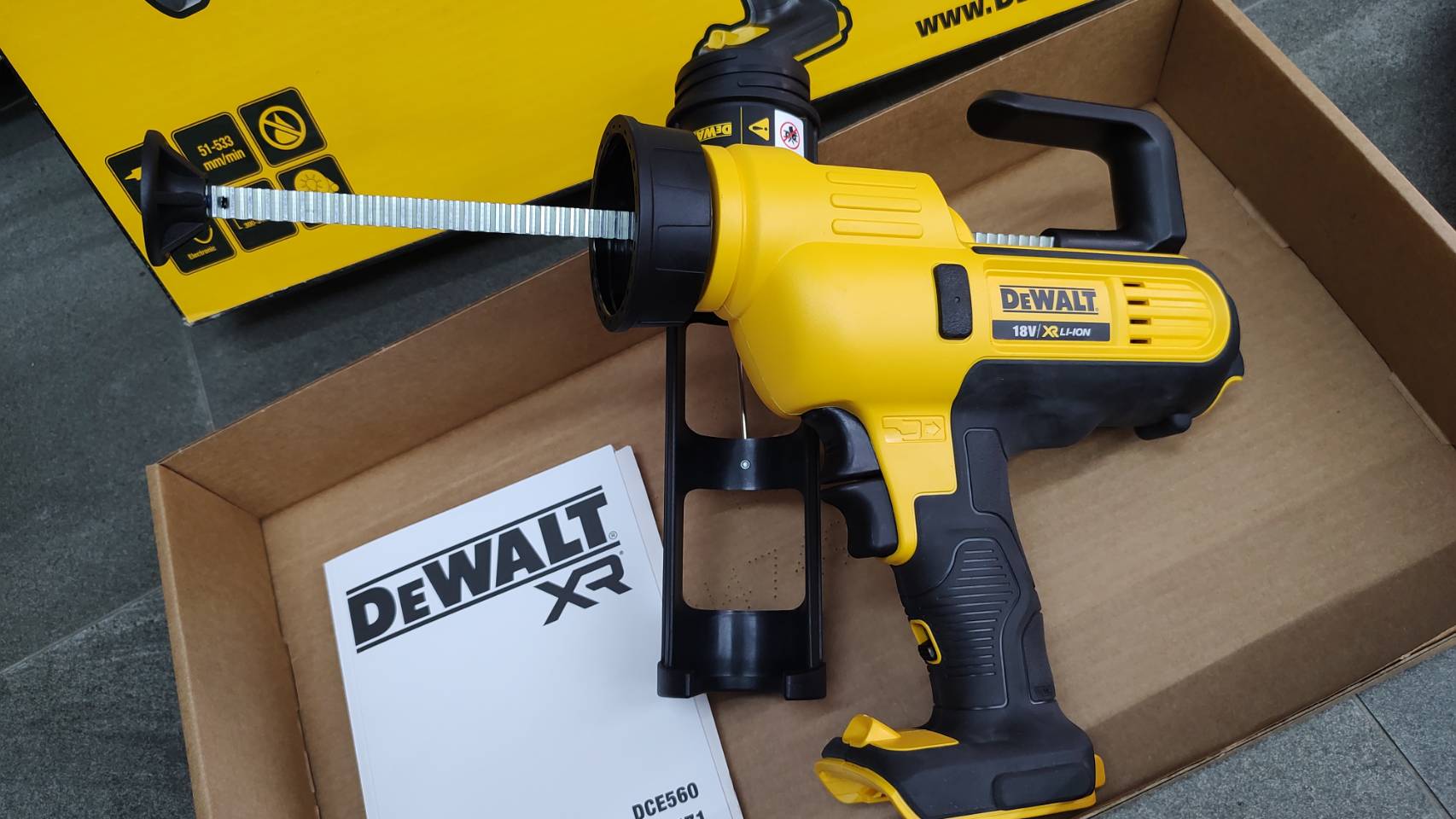 ปืนยิงยาแนวไร้สาย DEWALT DCE560N 18V. (ตัวเปล่า)