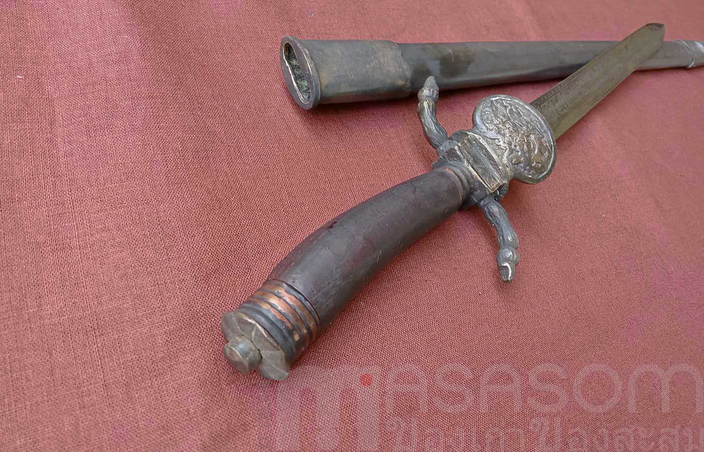 มีดดาบสั้นด้ามขากวาง