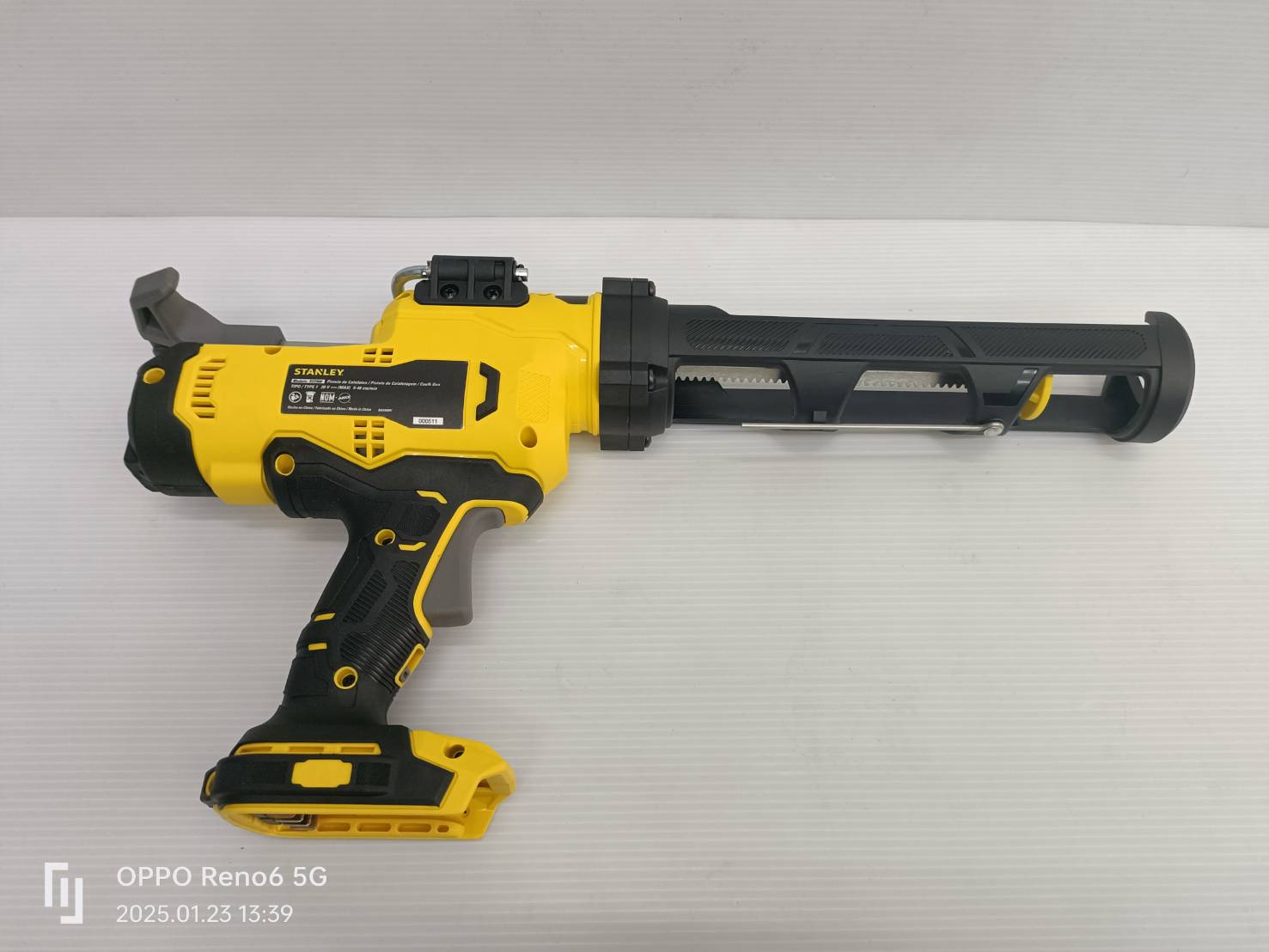 STANLEY รุ่น SCE600B-B3 ปืนยิงซิลิโคน 20V Max