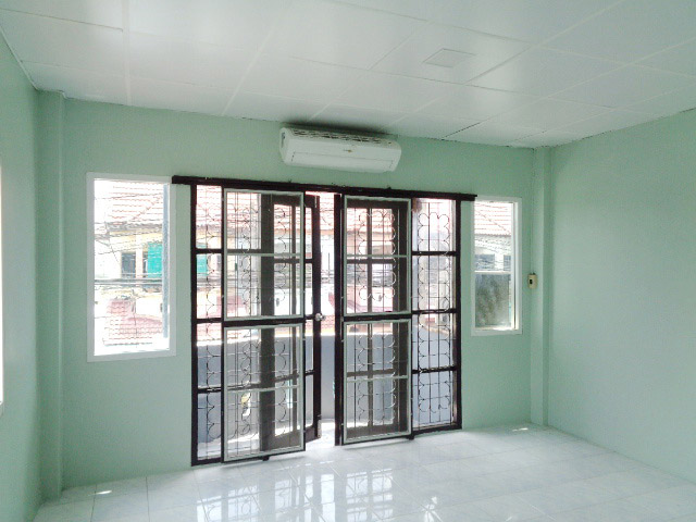 H1123 ขายทาวน์เฮ้าส์ 2 ชั้น 16 ตร.วา หมู่บ้านจินดาทาวน์ หลังมุม รีโนเวทใหม่ ซอยคู้บอน 27 แยก 56 (รามอินทรา กม. 8)