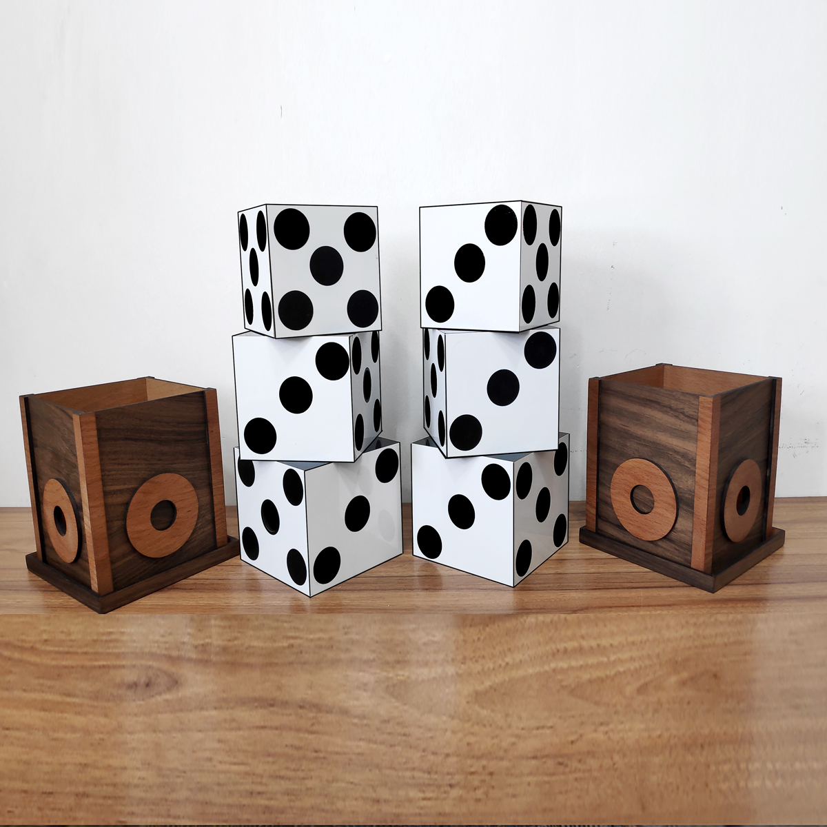 Tora Multiplying Dice