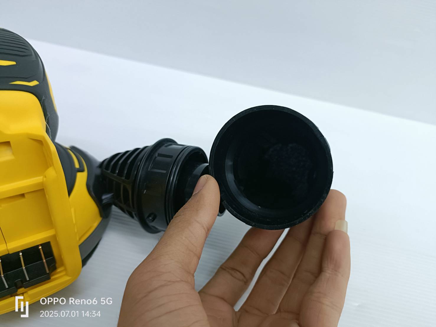 STANLEY รุ่น SCS220-B1 เครื่องขัดกระดาษทรายกลม 125มม ไร้สาย 20V เฉพาะตัวเครื่อง