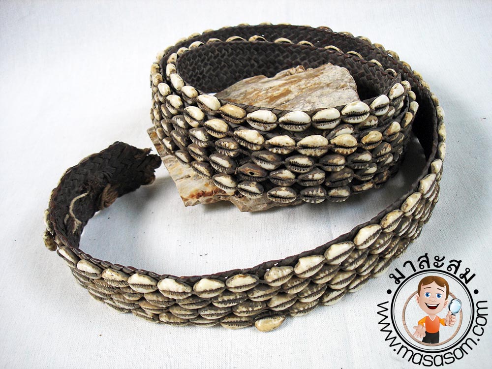 เข็มขัดแต่งเปลือกหอยเก่า