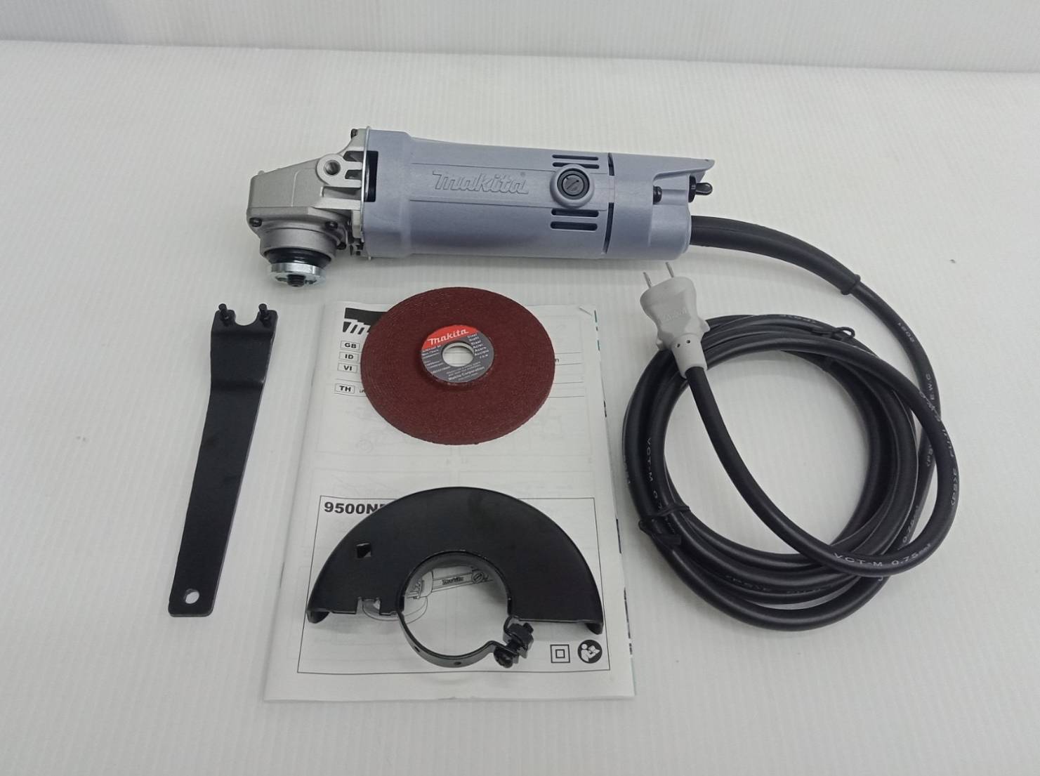 MAKITA 9500NB เครื่องเจียร์ 4″ (100 มิล) 570 วัตต์ Made in Japan