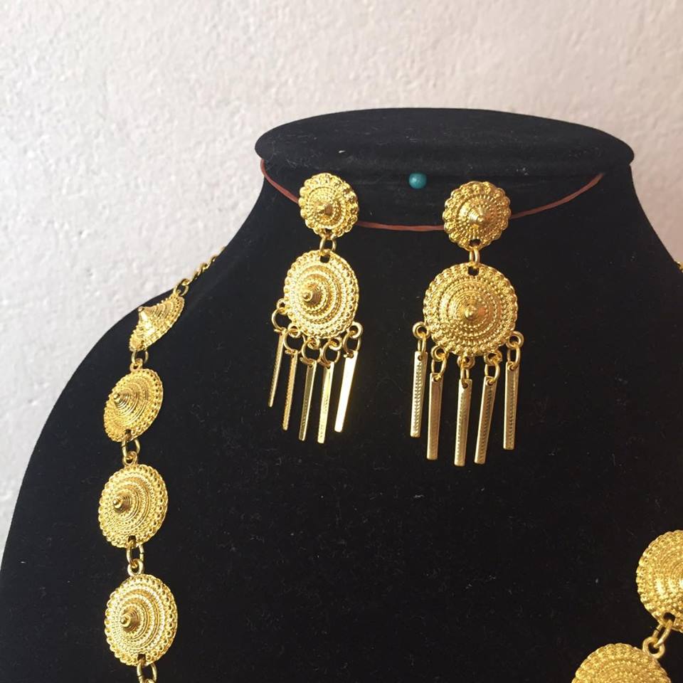 (พร้อมส่ง) เครื่องประดับไทยสร้อยคอ+ต่างหู 001