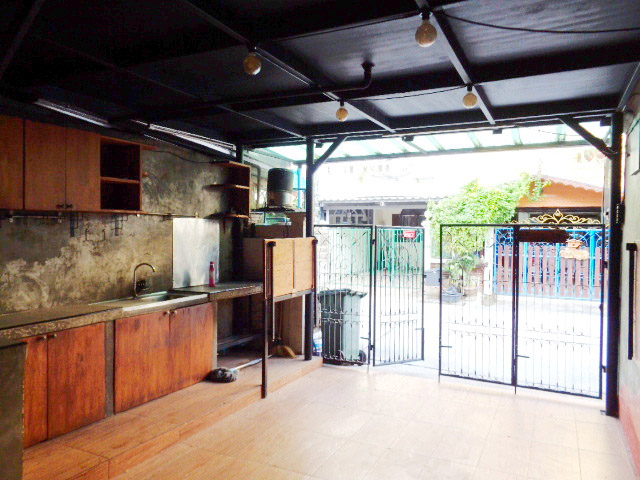 🚩H1224 ขาย/ให้เช่า ทาวน์เฮ้าส์ 16 ตารางวา หมู่บ้านเสนาวิลล่า2 ซอยคู้บอน 27 แยก52 ต่อเติมระเบียงหน้านและหลังบ้านแล้ว