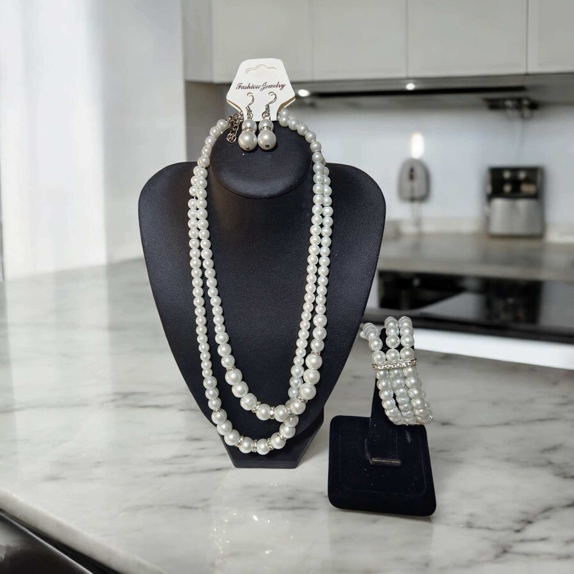 (พร้อมส่ง) สร้อยคอไข่มุก+ต่างหู 090 (แบบเข็ม) มีกำไลสวยหรู ส่งด่วนจาก จ.อุบลราชธานี