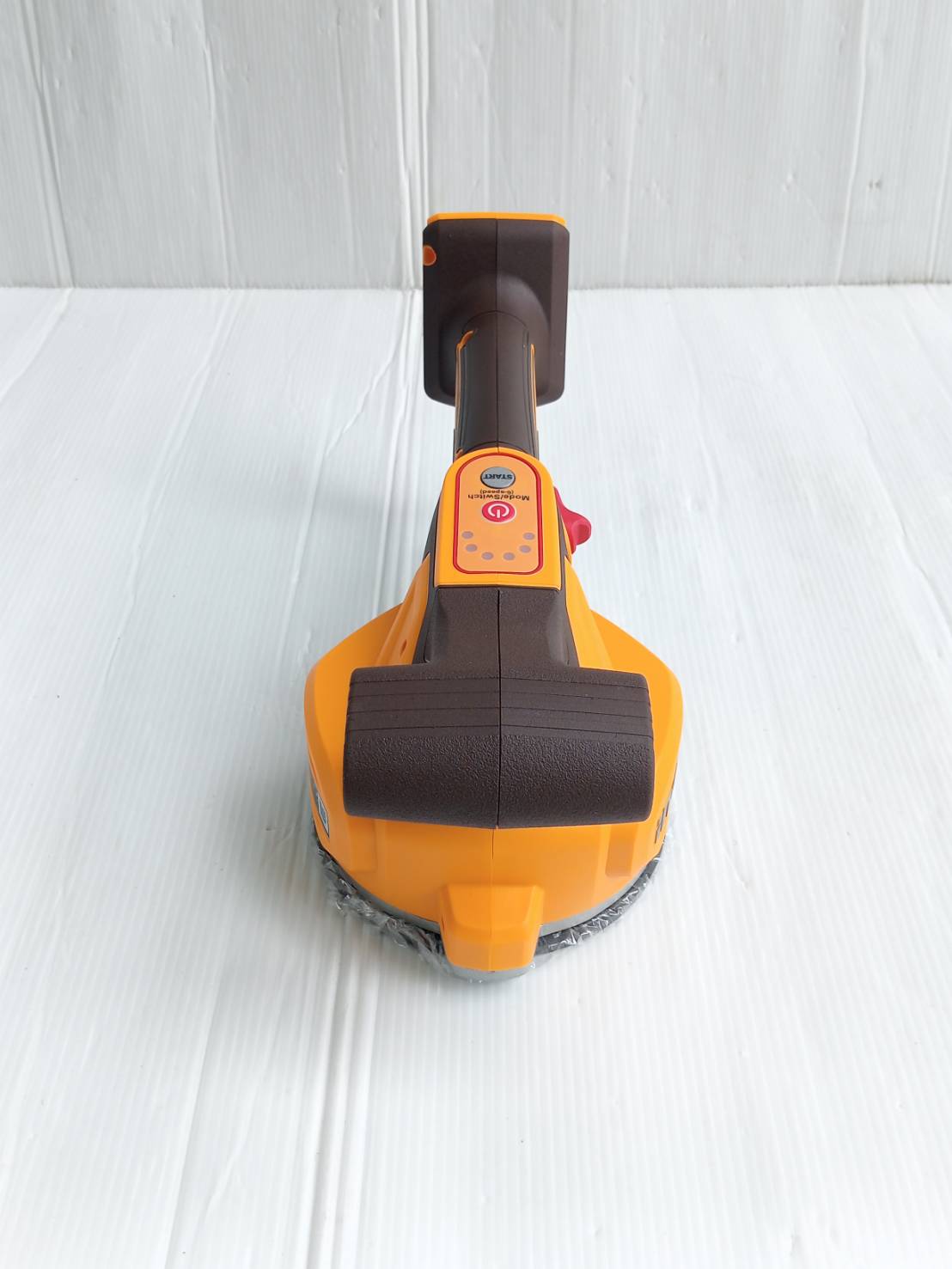 INGCO เครื่องดูดสั่นกระเบื้องไร้สาย 20 โวลต์ รุ่น CTVLI20018 แรงดูดกระเบื้องสูง 60 กก. รวมแบตเตอรี่และแท่นชาร์จ