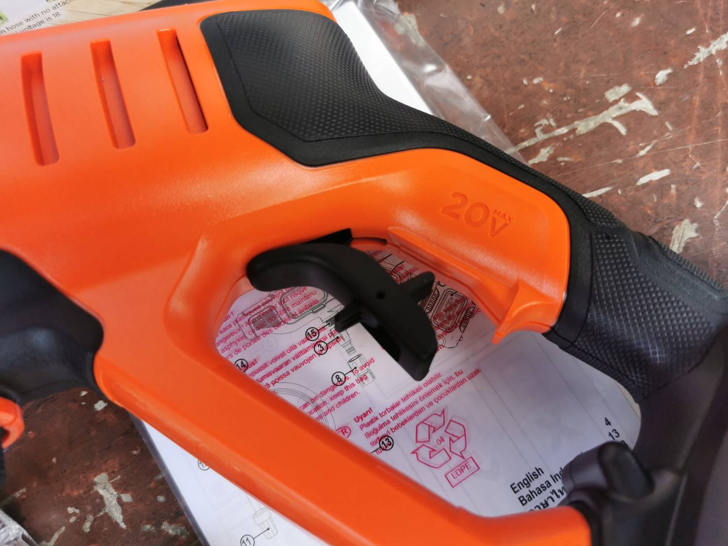 ปืนอัดฉีดแรงดันสูงไร้สาย 20V / 2.0Ah BCPC20D1 BLACK&DECKER