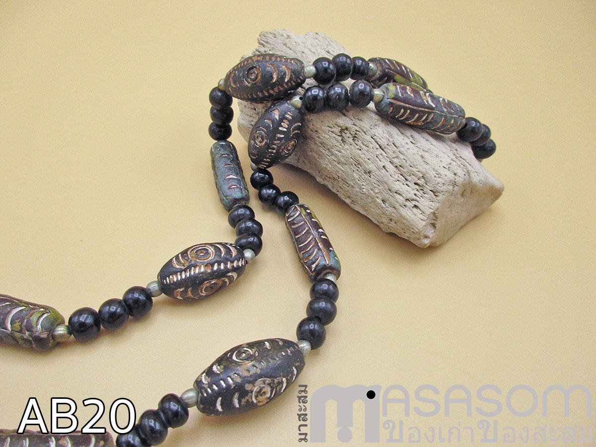 สร้อยลูกปัดดินเผาเก่า