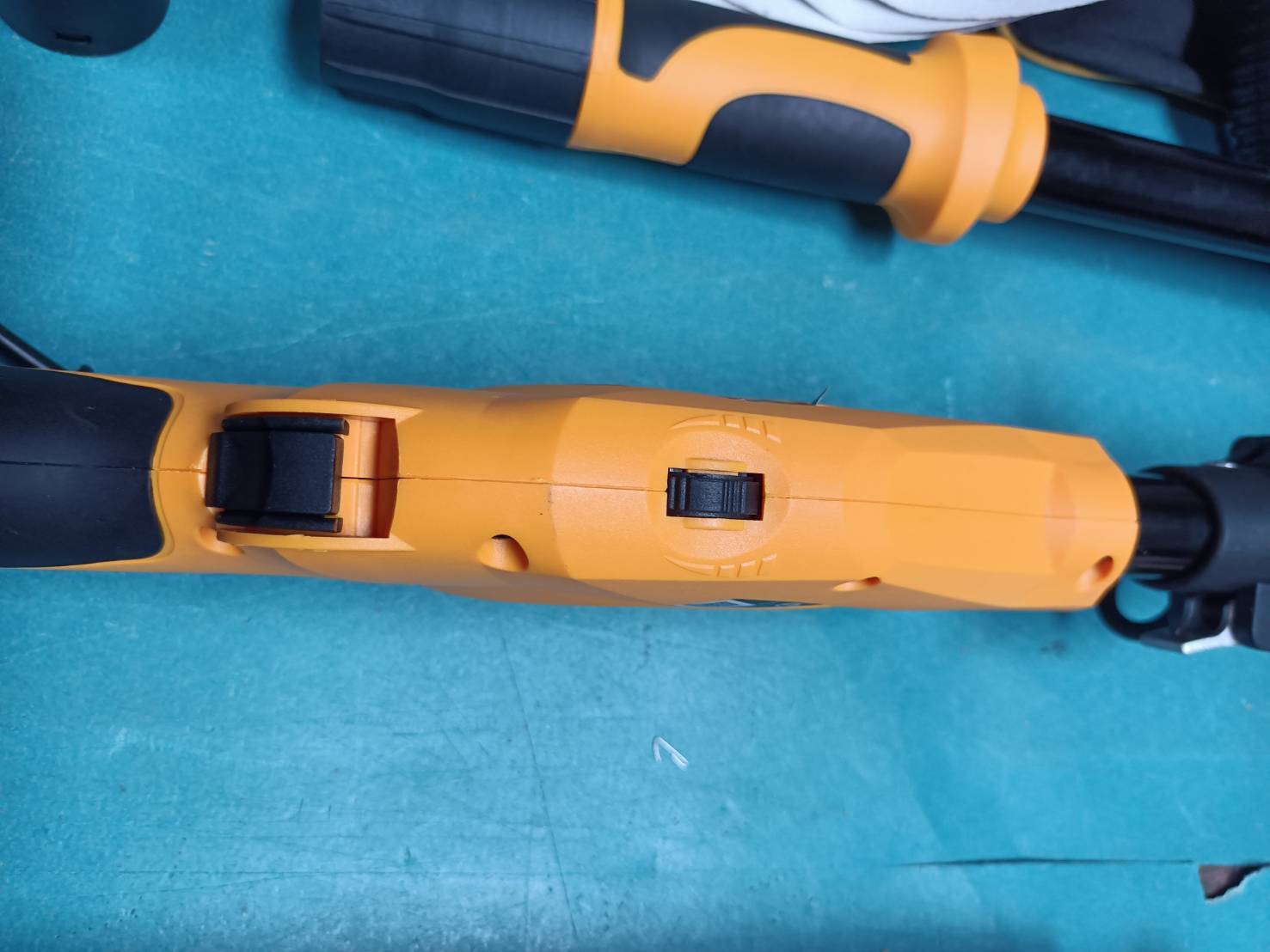 เครื่องขัดผนัง9" DWS10501 INGCO