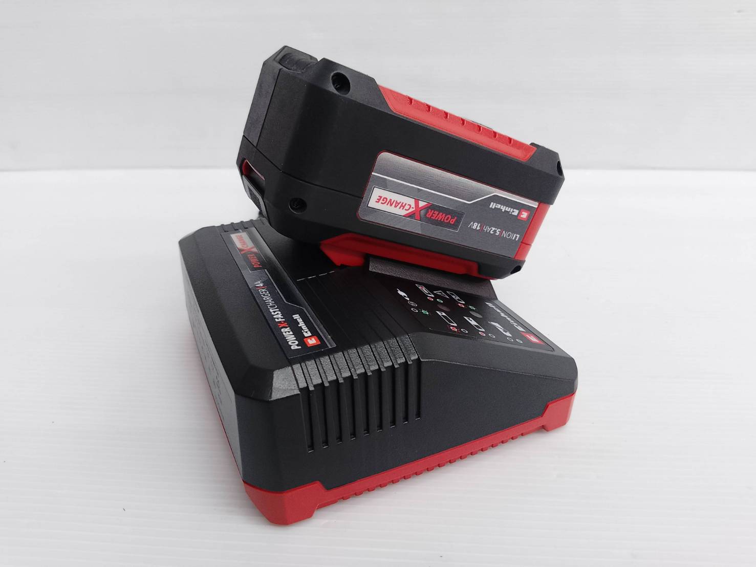 EINHELL ชุดแบตเตอรี่พร้อมเครื่องชาร์จ 5.2 Ah PXC Fastcharger Starter Kit (A4511621)
