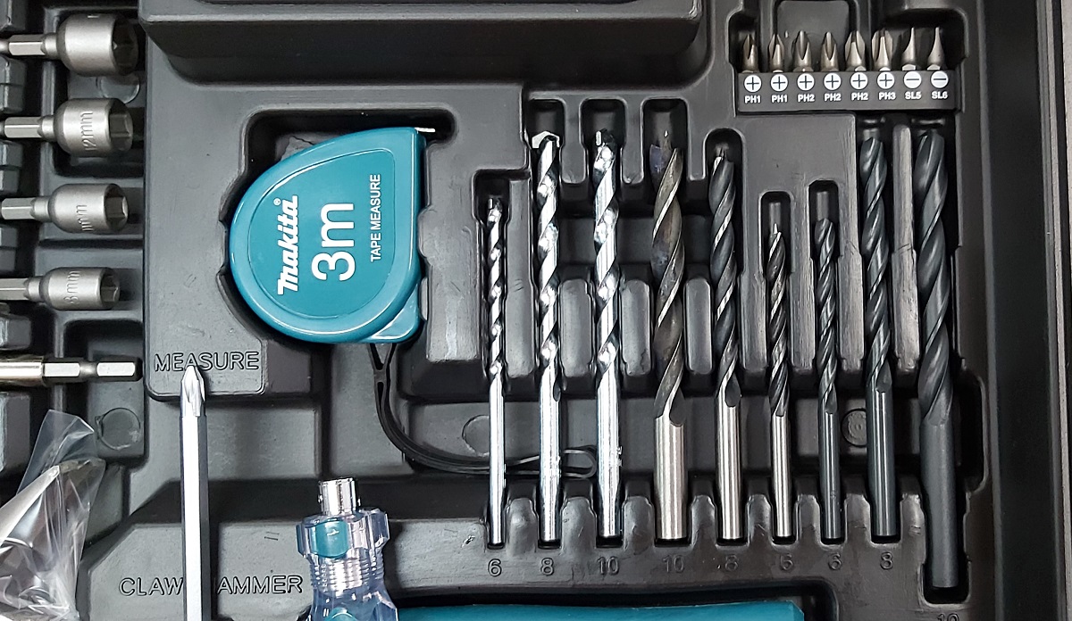 สว่านกระแทก16มิล กล่อง+อุปกรณ์ MT80BKX2 MAKTEC