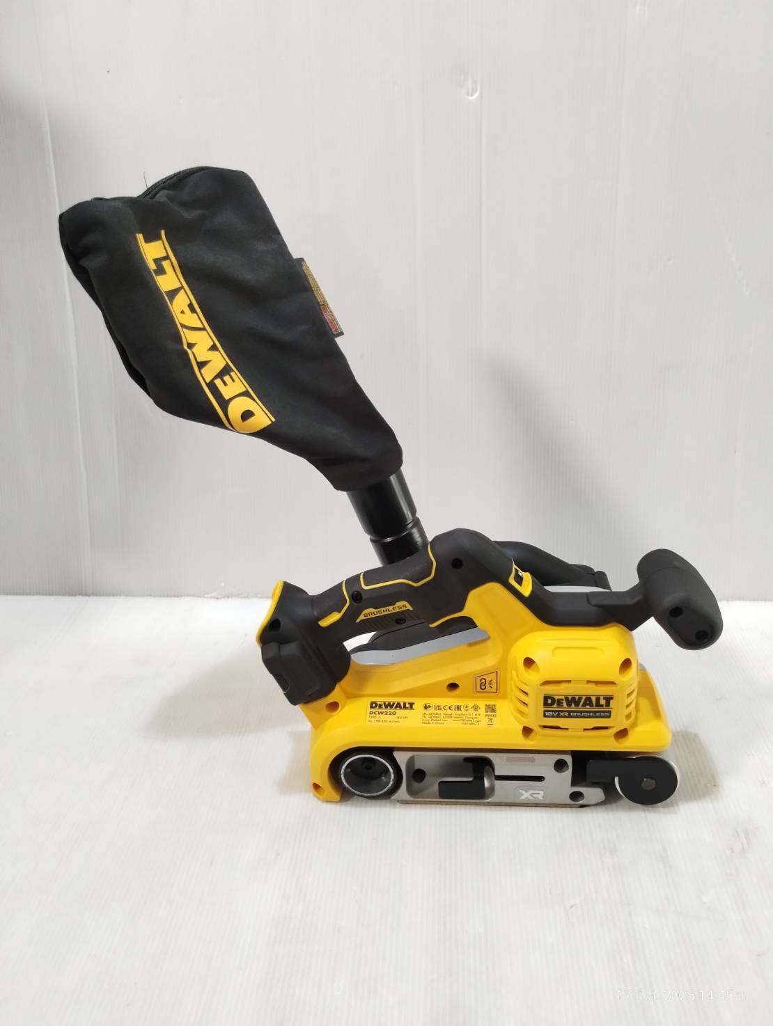 เครื่องขัดกระดาษทรายสายพาน20V DCW220N Dewalt (ตัวเปล่า)