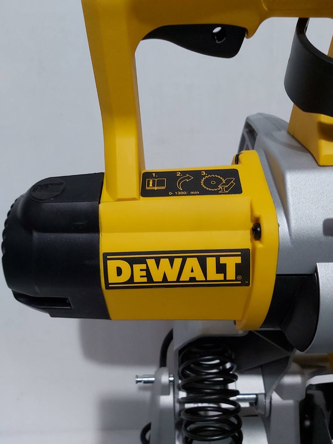 แท่นตัดเหล็กไร้สะเก็ดไฟ14" DW872 DEWALT