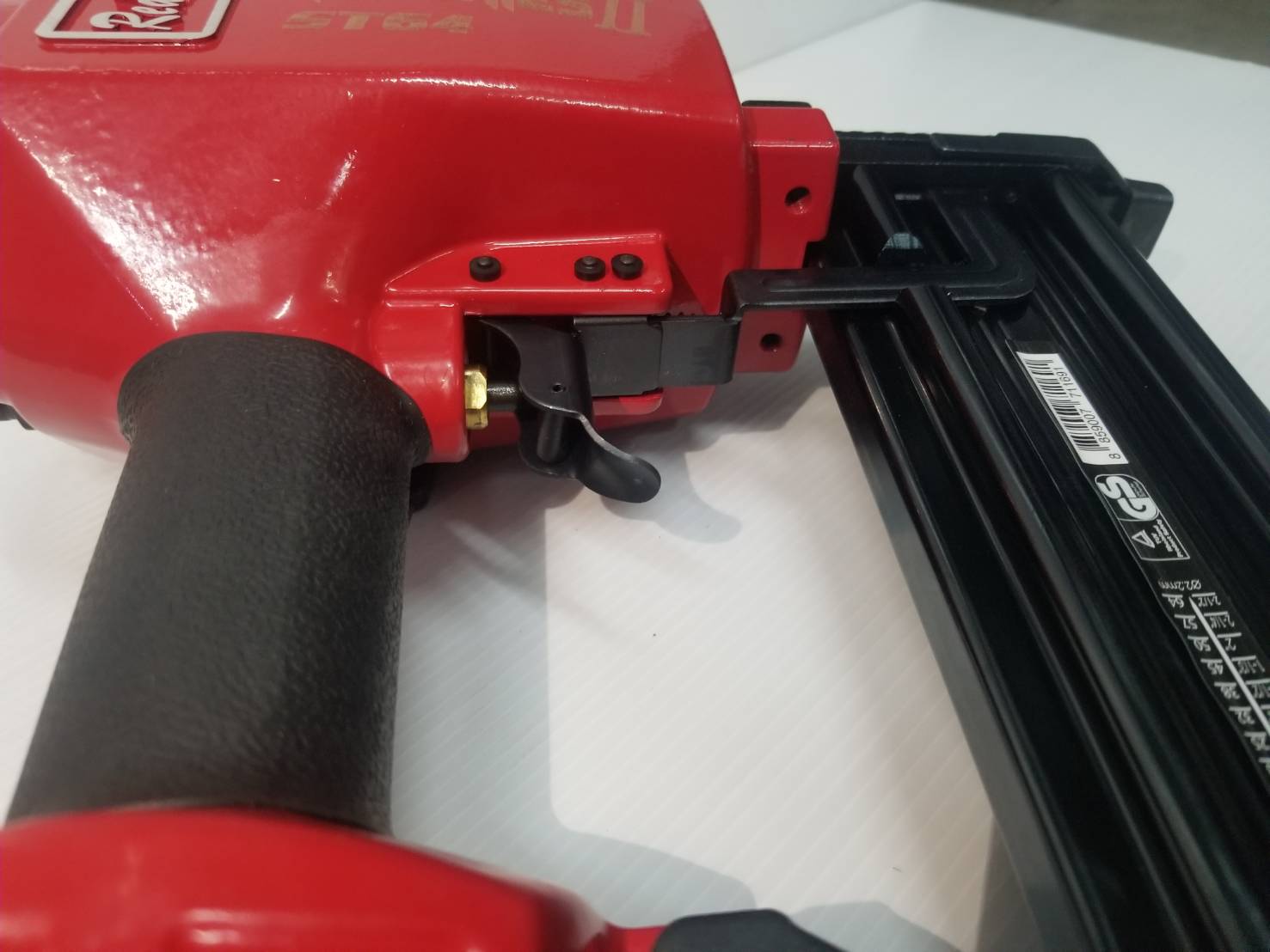 แม็กยิงตะปูลมคอนกรีต-ไม้ ขาเดี่ยว ST-64 REDKING (T SERIES) II