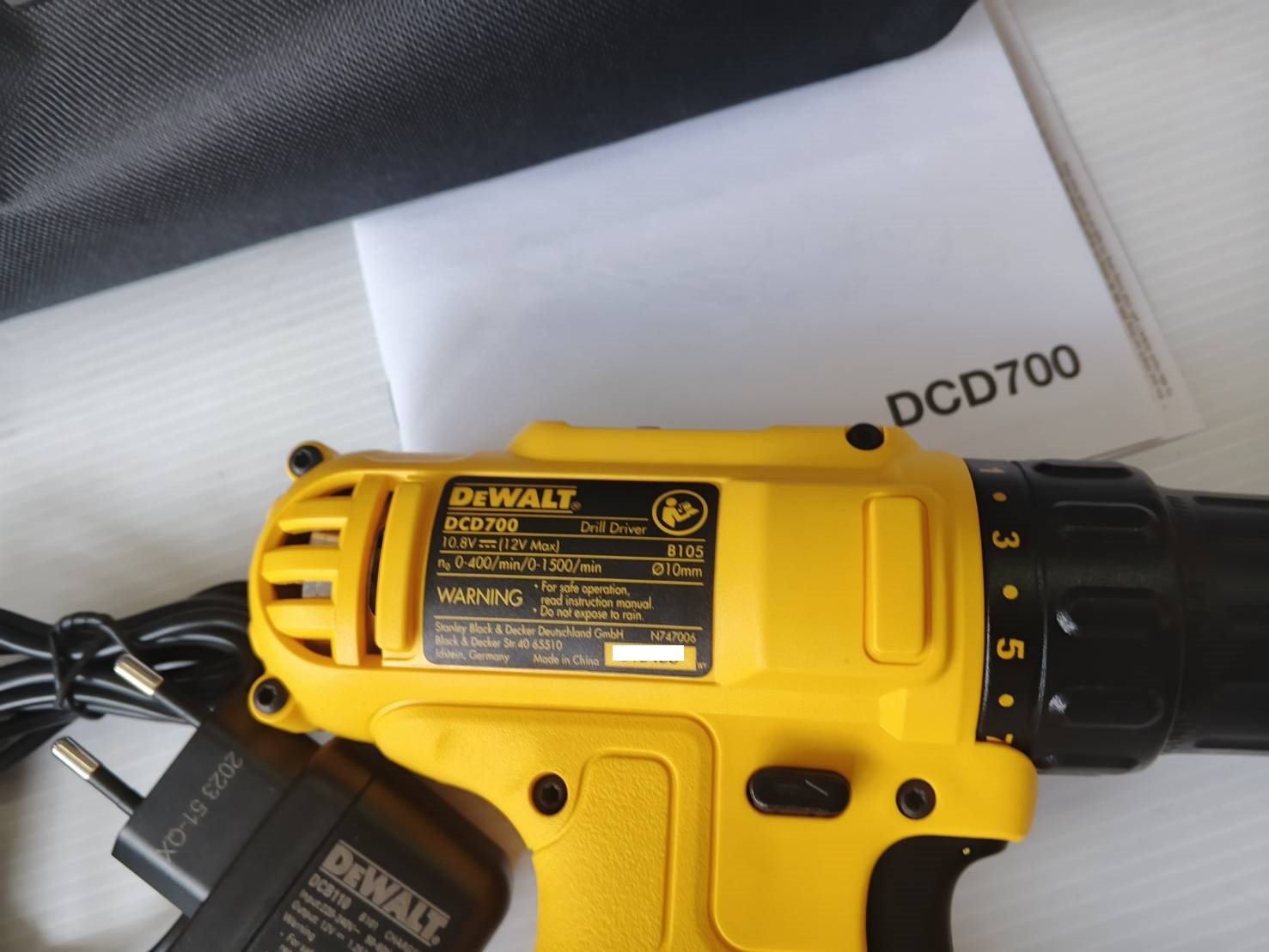 DEWALT รุ่น DCD700S2A-B1 สว่านไขควงไร้สาย 12V + ชุดดอก 109 ชิ้น