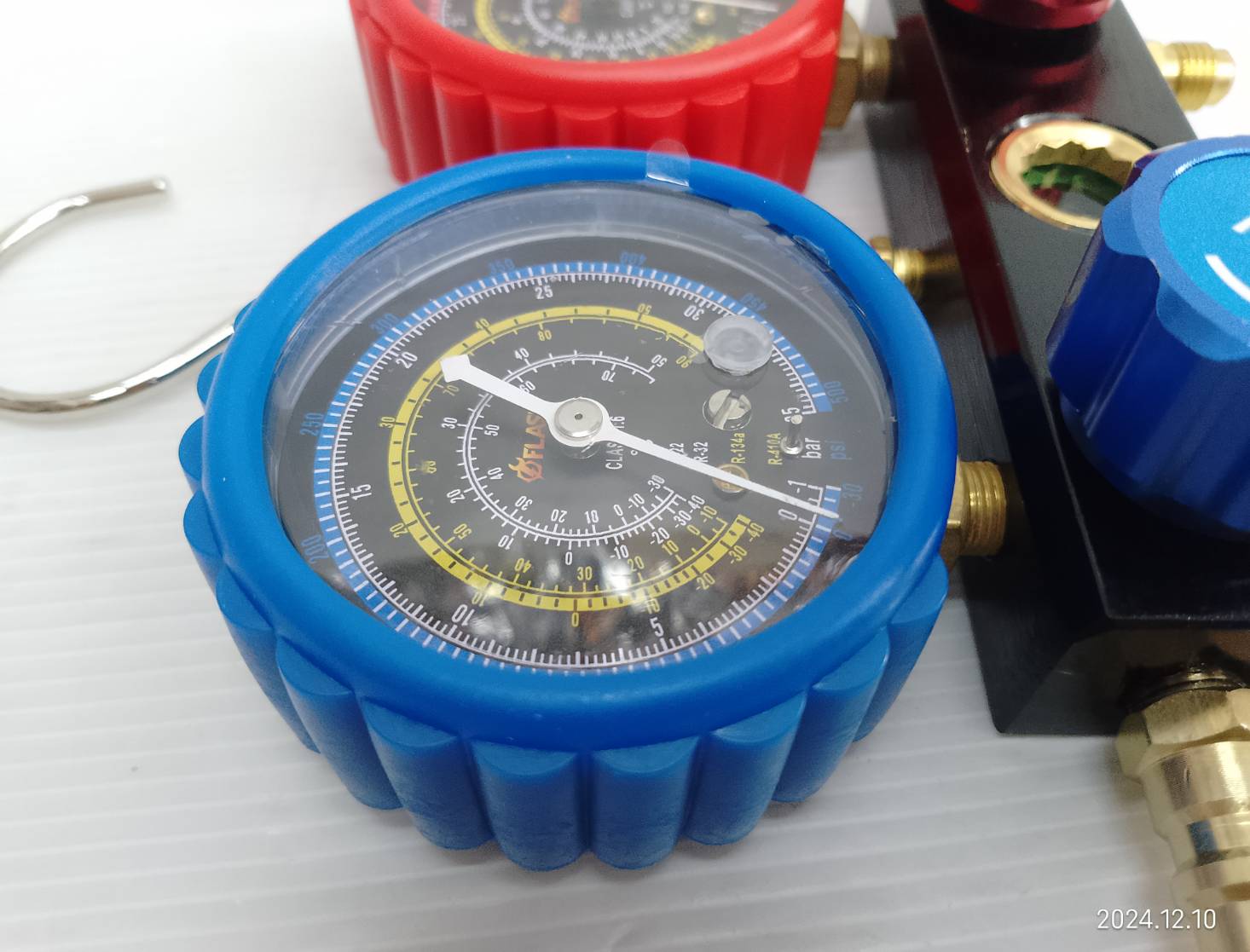 FLASH ชุดเกจวัดน้ำยาแอร์ พร้อมสาย 36 นิ้ว และอุปกรณ์ครบชุด R410, R32, R134A, R22 No.FS-AC002