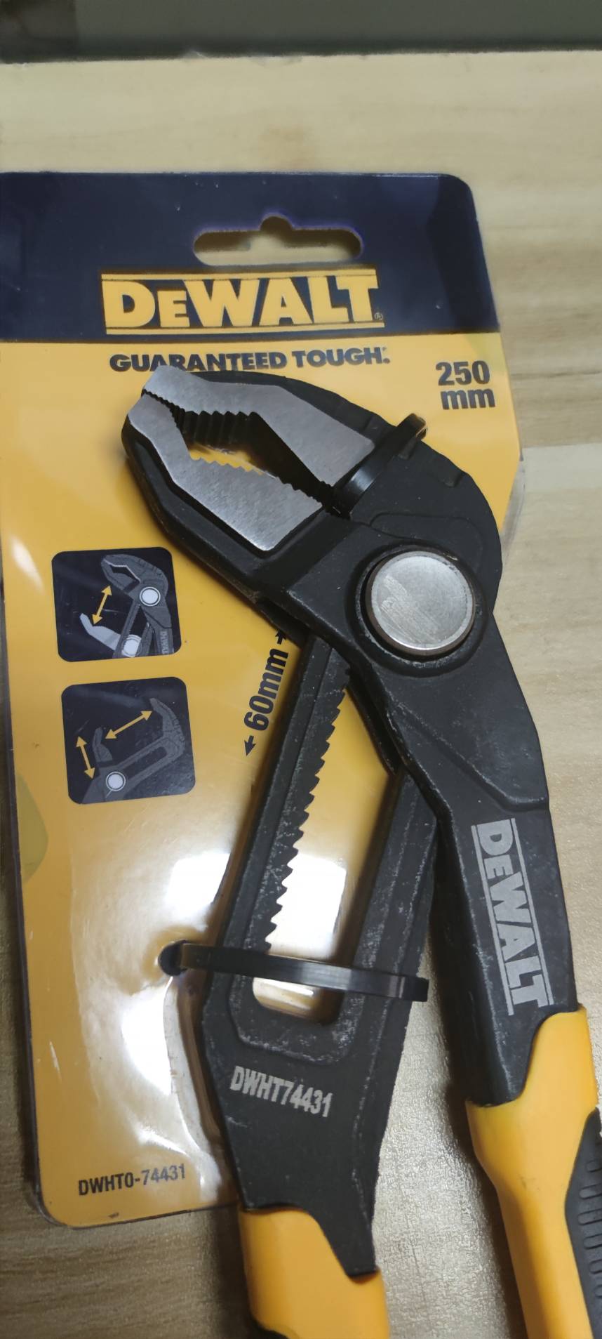 คีมคอม้า10" DWHT0-74431 DEWALT