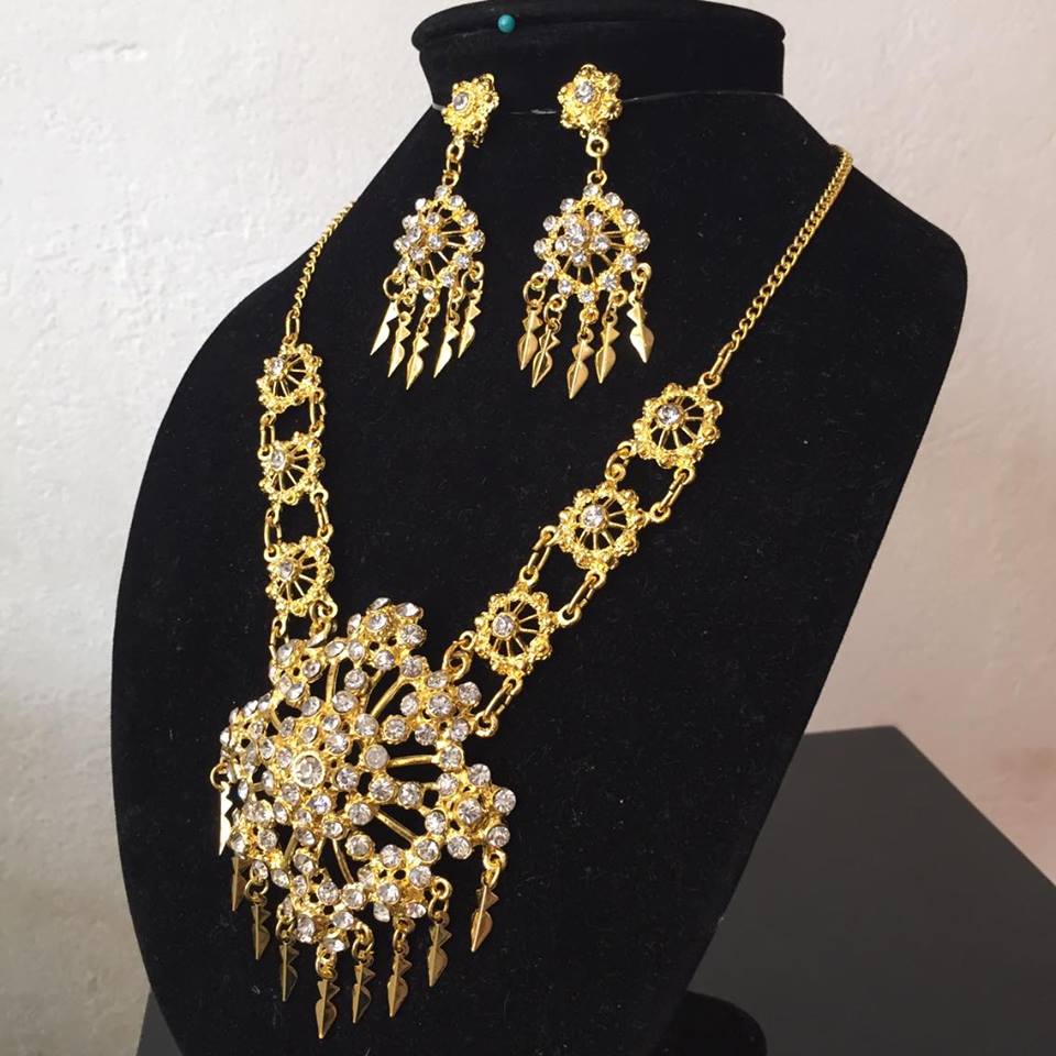 (พร้อมส่ง) เครื่องประดับไทยสร้อยคอ+ต่างหู 010