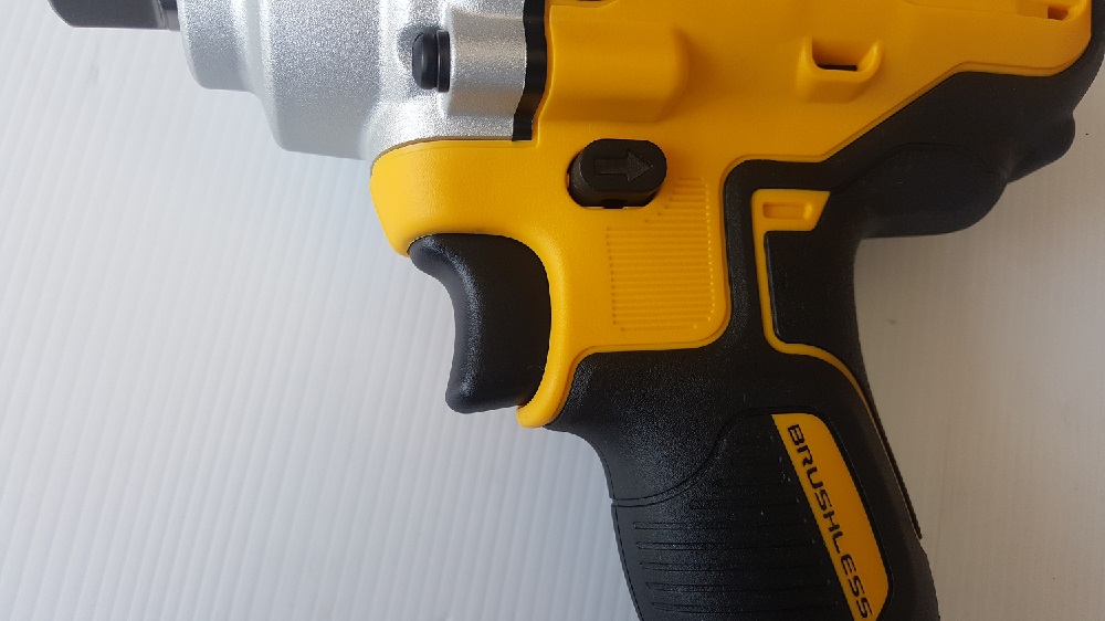 บล๊อก1/2ไร้สาย18V DCF894N DEWALT