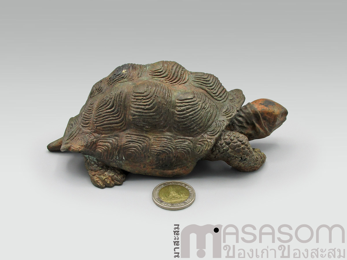 เต่าทองเหลืองรูปปั้น