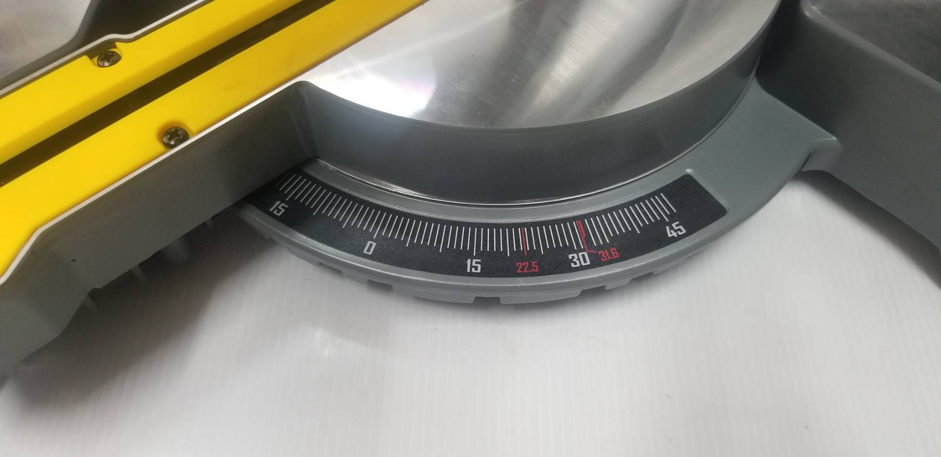 แท่นตัดองศา7" 20V SCM701 STANLEY ไม่รวมแบต ไม่รวมแท่นชาร์จ