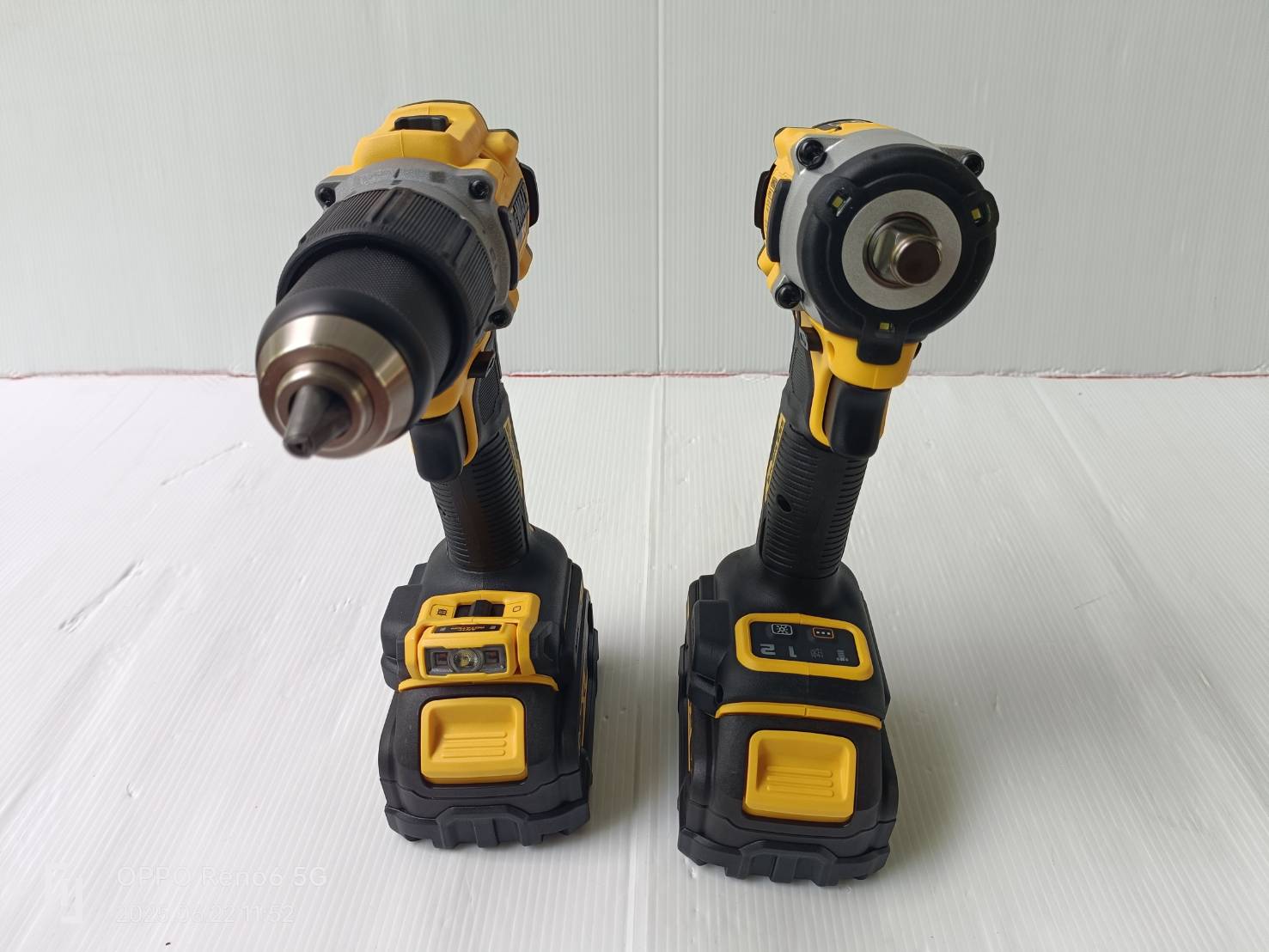 DEWALT รุ่น DCZ294P2GTA-B1 ชุดคอมโบ้สว่านกระแทกและบล็อกกระแทกไร้สาย